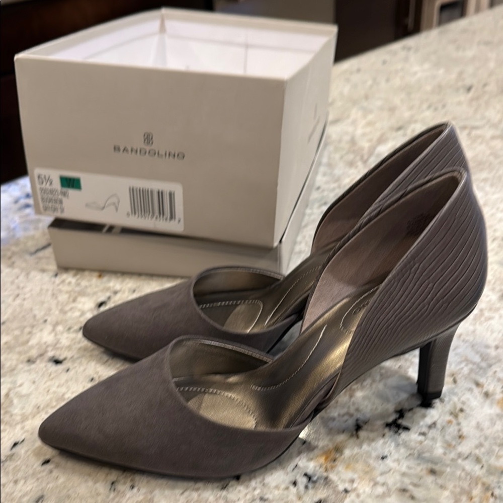 Bandolino Gray Heels Classic Pumps 5 1/2 W  5.5W